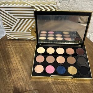 New UD Gwen Stefani Eyeshadow Palette